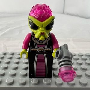 Lego Collectible Minifigures Series 8 Set col08-16 Alien Villainess 2012